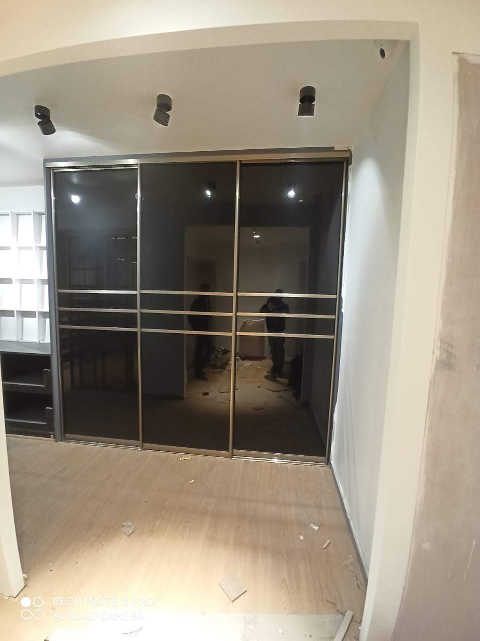 premium-luxury-lacquer-glass-wardrobes-in-gurgaon-exclusive-lacquer-glass-wardrobe-designs-in-gurgaon-india